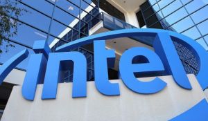 Egy sor per vár az Intelre a chipjeinek sebezhetősége miatt