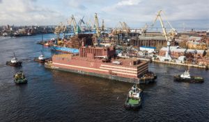 Oroszország elindította a világ első úszó nukleáris erőművét